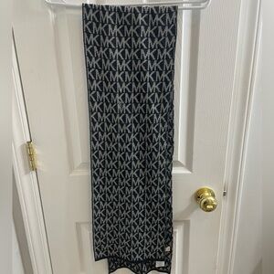 Michael kors scarf